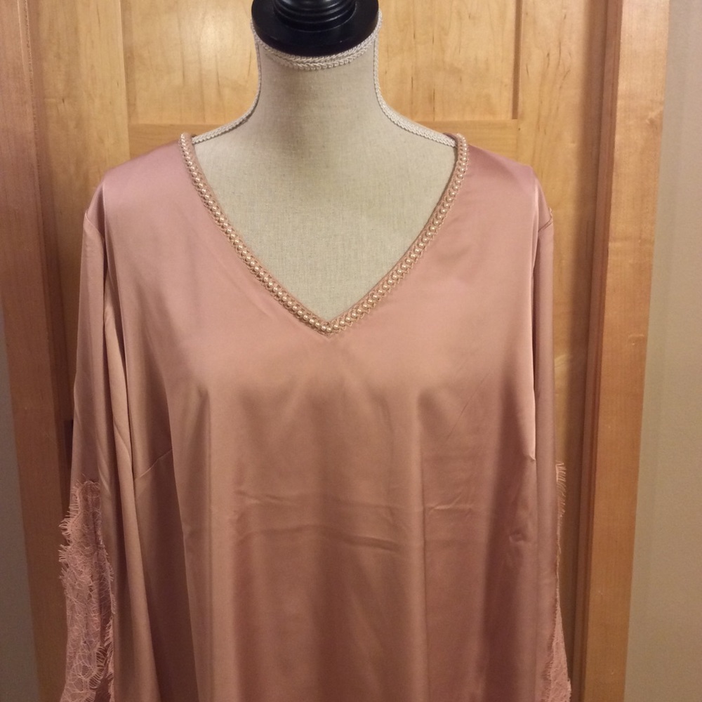NWT- Beautiful, luxurious top